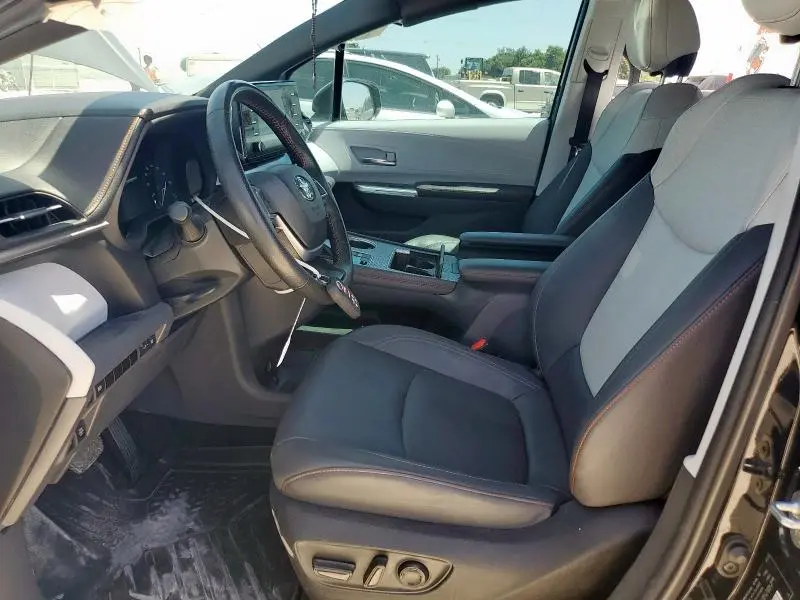 2024 TOYOTA SIENNA XSE  
