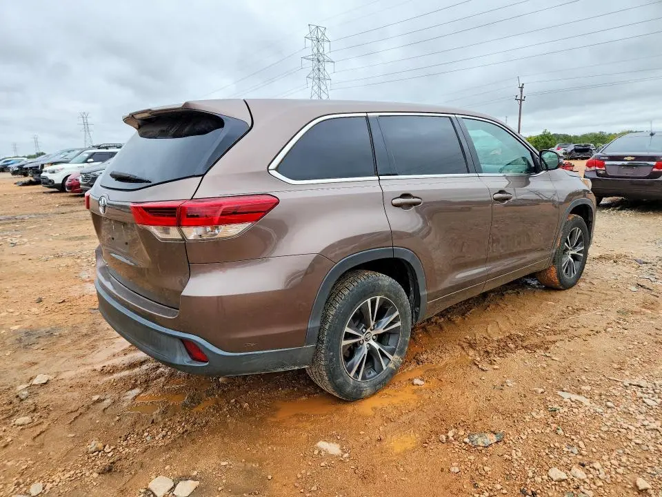 2018 TOYOTA HIGHLANDER LE  