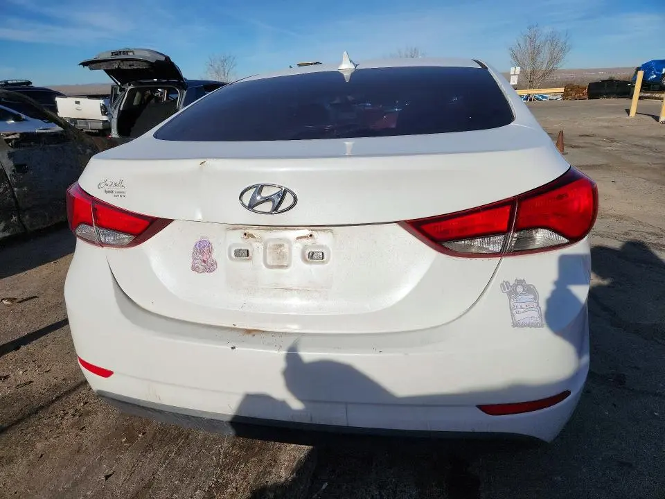 2015 HYUNDAI ELANTRA SE  