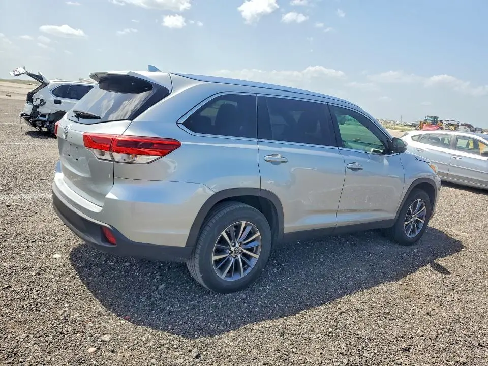 2019 TOYOTA HIGHLANDER XLE  