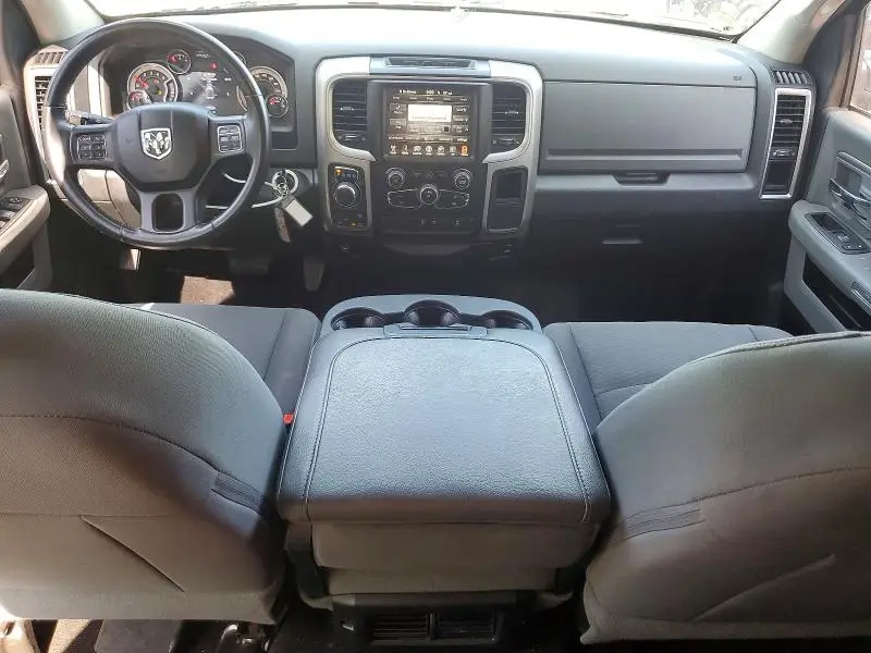 2016 RAM 1500 SLT  