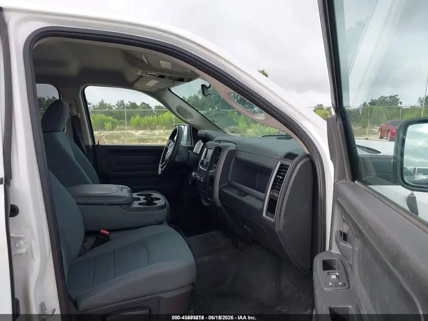 2017 RAM 1500 TRADESMAN  4X2 5'7 BOX
