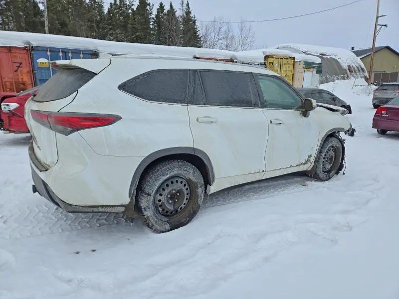 2022 TOYOTA HIGHLANDER XLE  