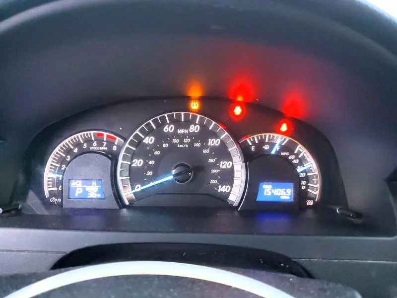 2013 TOYOTA CAMRY SE  