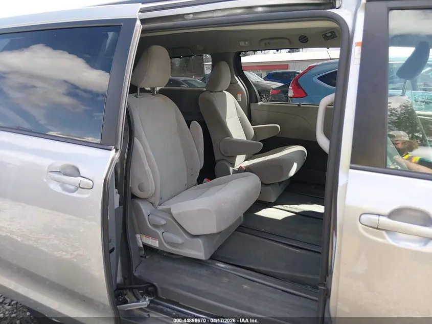 2017 TOYOTA SIENNA LE 7 PASSENGER