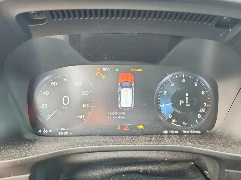 2020 VOLVO XC40 T5 MOMENTUM  