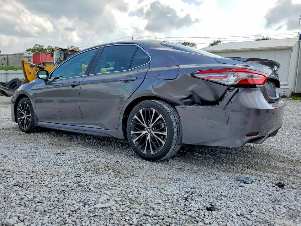 2019 TOYOTA CAMRY SE  