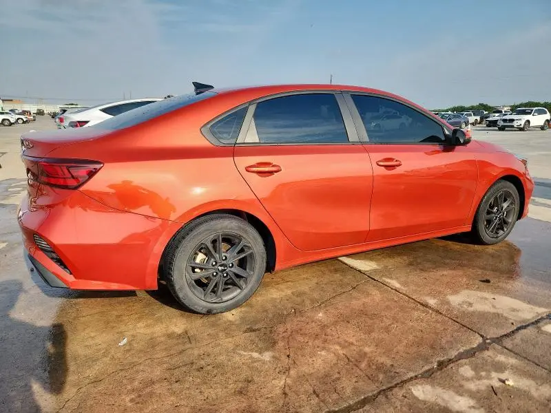 2023 KIA FORTE LX  