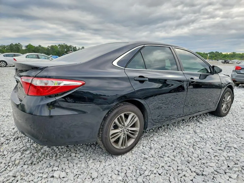 2016 TOYOTA CAMRY SE  