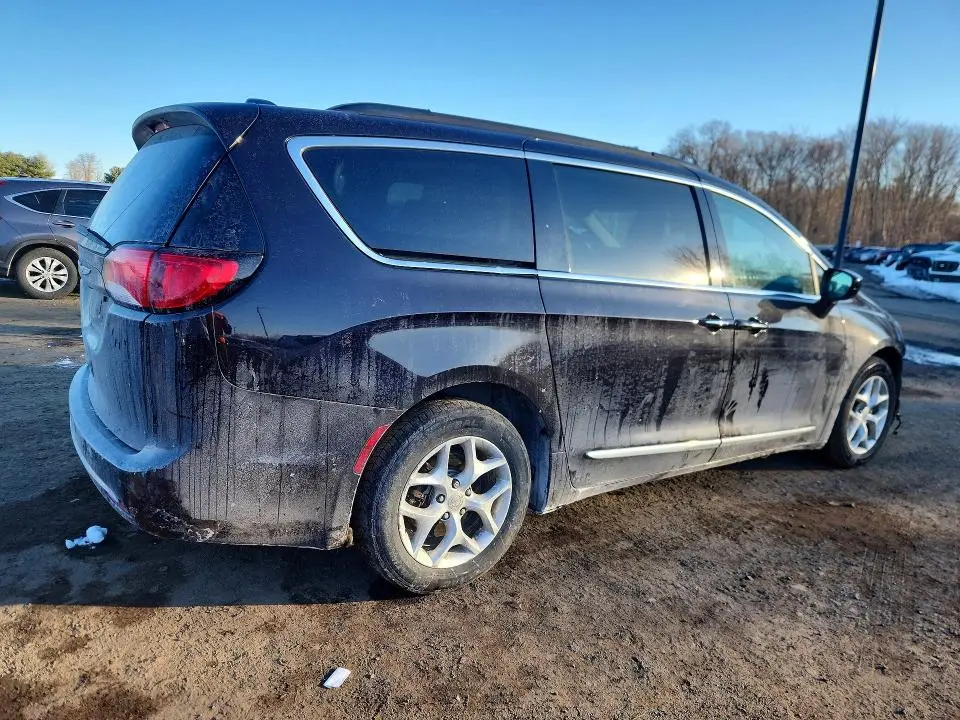 2017 CHRYSLER PACIFICA TOURING L  