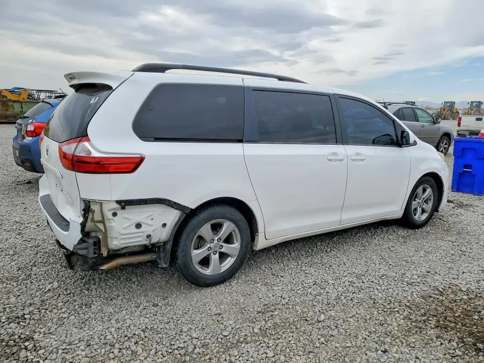 2015 TOYOTA SIENNA LE  