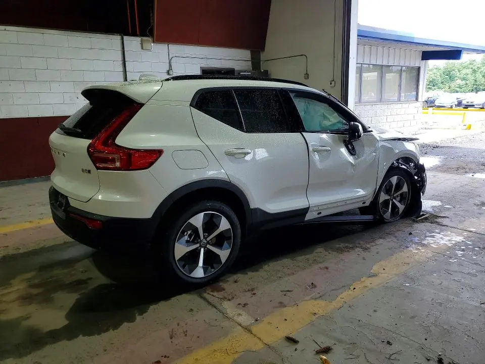 2026 VOLVO XC40 PLUS  