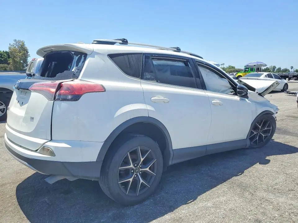 2018 TOYOTA RAV4 SE  