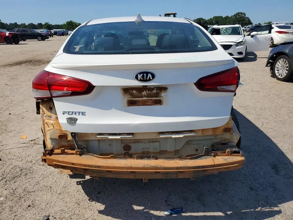 2018 KIA FORTE LX  