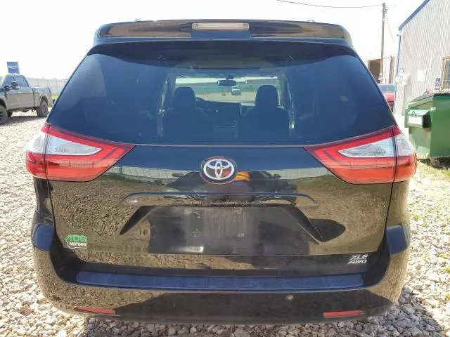 2017 TOYOTA SIENNA XLE  