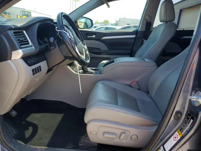 2019 TOYOTA HIGHLANDER XLE  