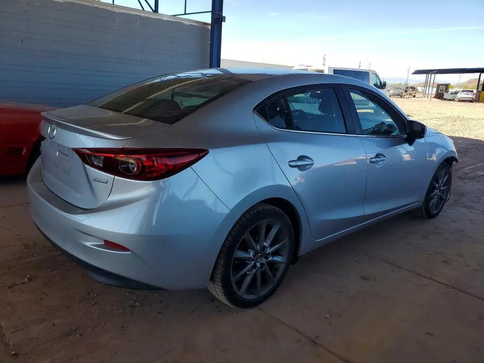 2018 MAZDA 3 TOURING  