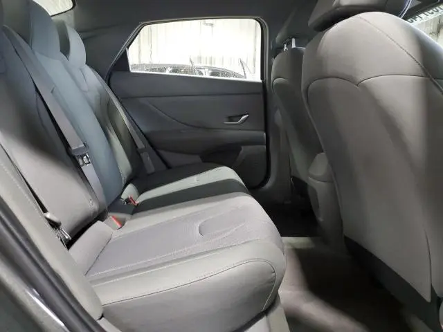 2024 HYUNDAI ELANTRA SE  