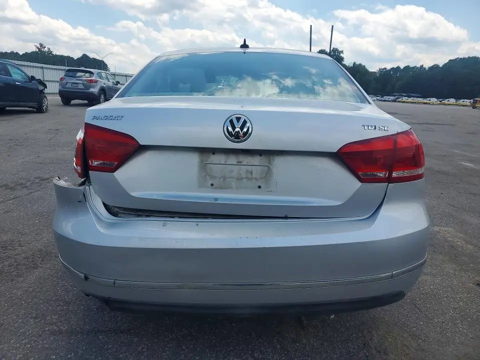2015 VOLKSWAGEN PASSAT SE  