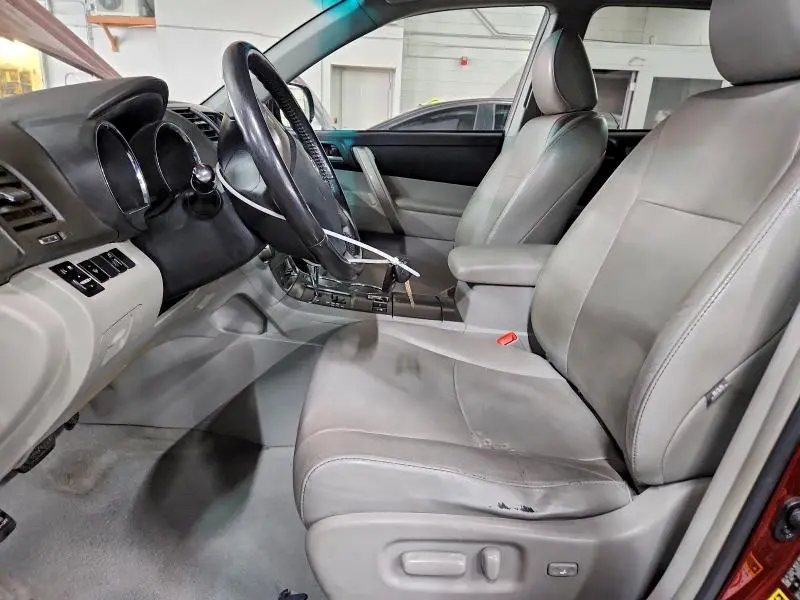 2010 TOYOTA HIGHLANDER SE  
