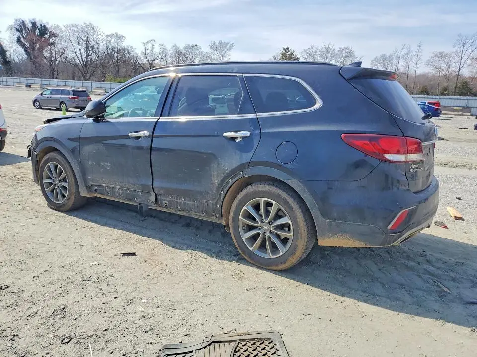 2018 HYUNDAI SANTA FE SE  