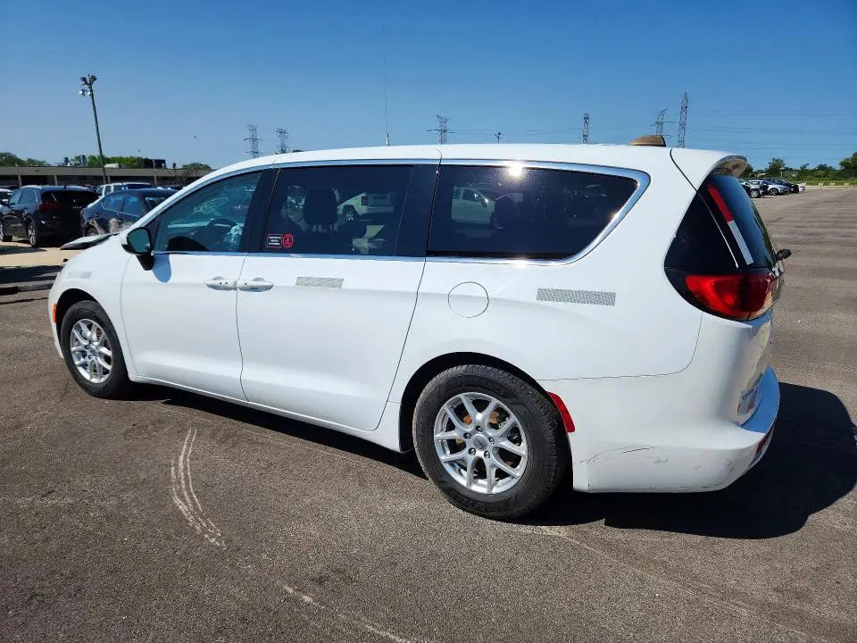 2023 CHRYSLER VOYAGER LX  
