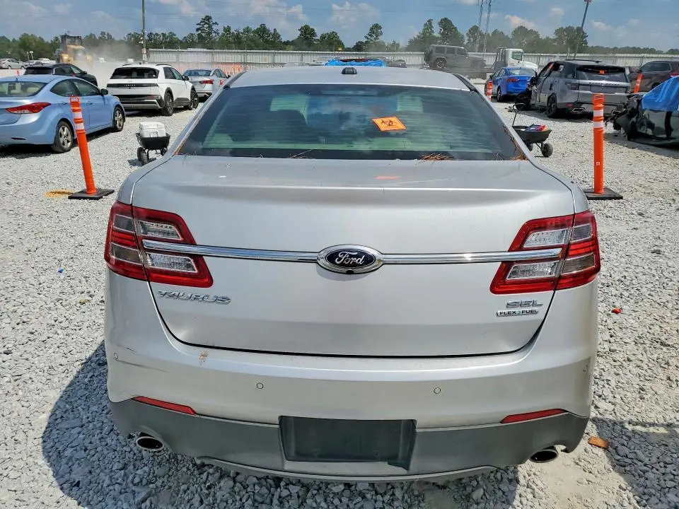 2015 FORD TAURUS SEL  