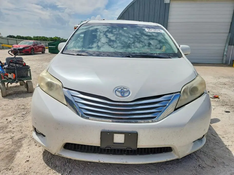 2011 TOYOTA SIENNA LIMITED 7-PASSENGER  