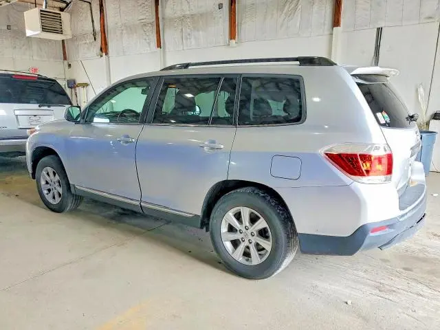2011 TOYOTA HIGHLANDER SE  
