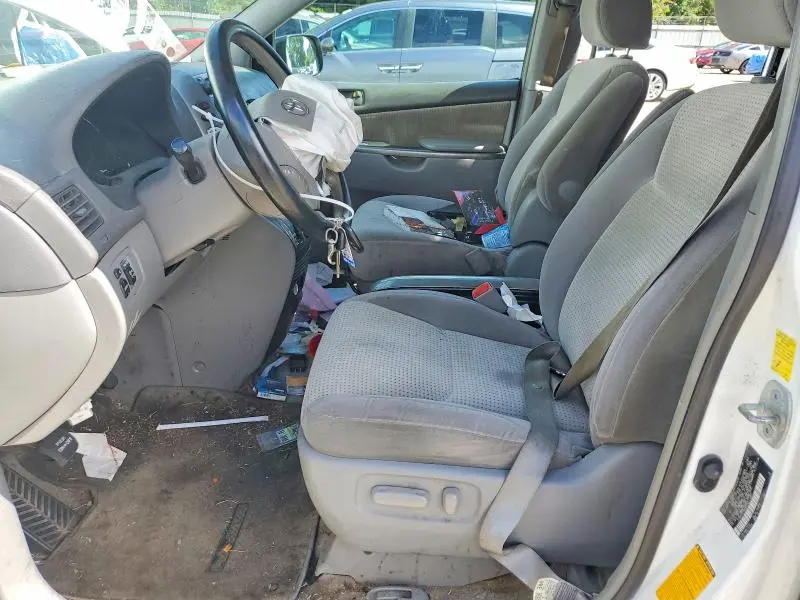 2010 TOYOTA SIENNA LE 7-PASSENGER  