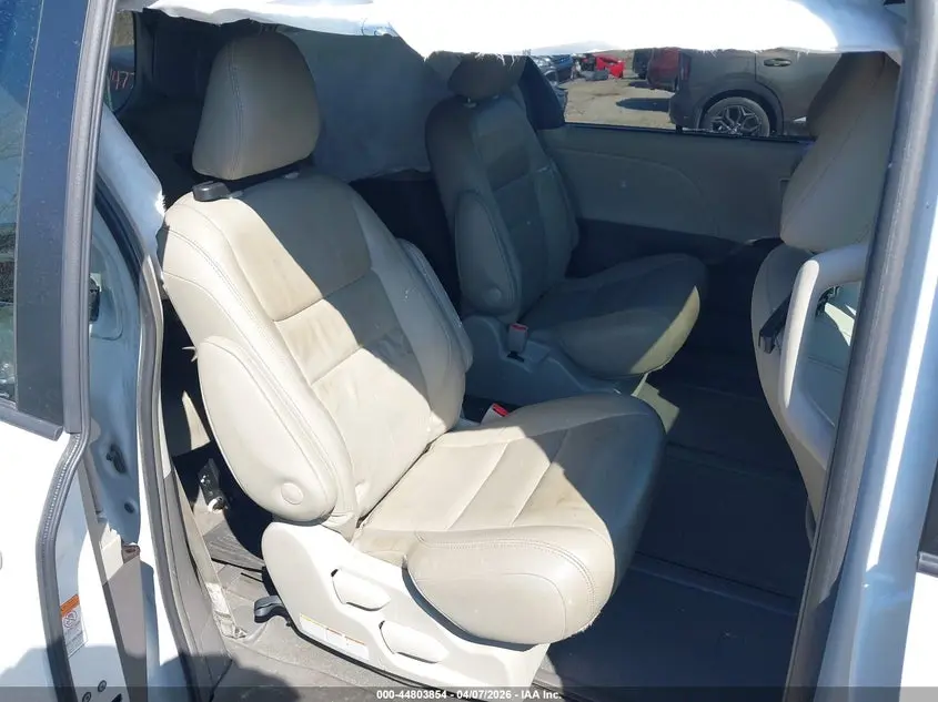 2019 TOYOTA SIENNA XLE 7 PASSENGER