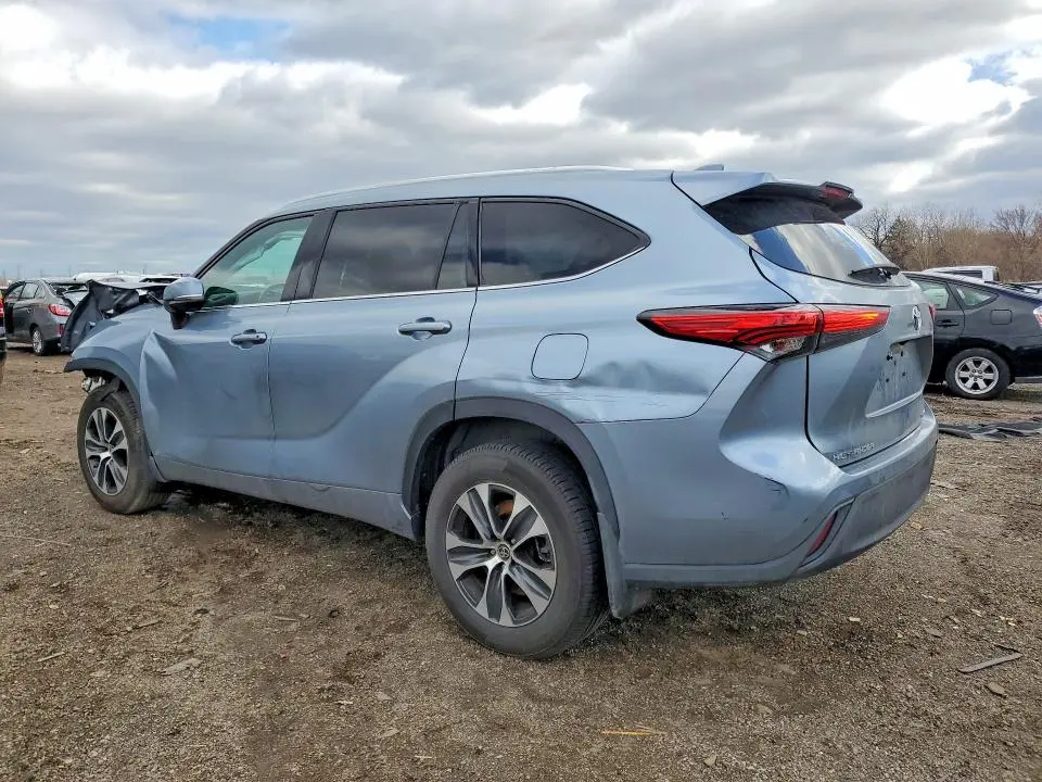 2021 TOYOTA HIGHLANDER XLE  