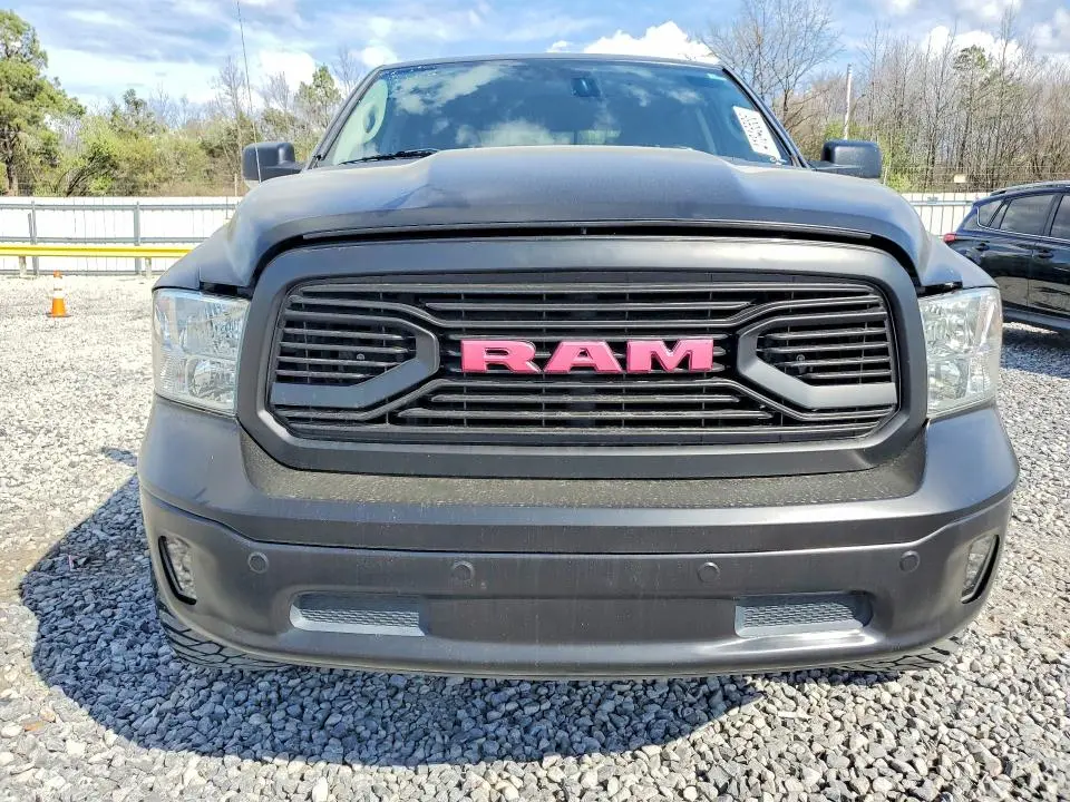 2017 RAM 1500 SLT  