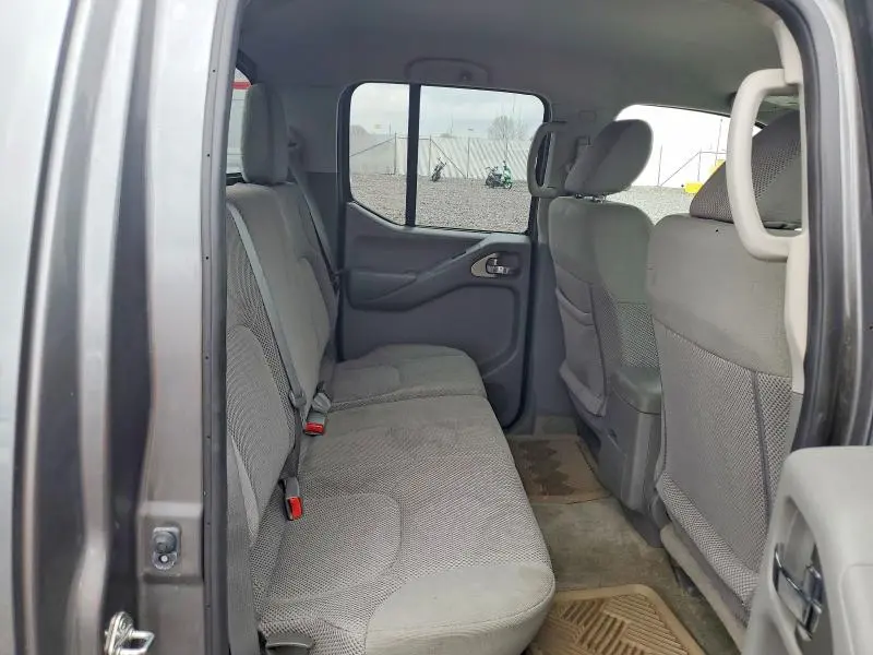 2017 NISSAN FRONTIER SV  