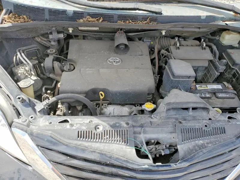 2015 TOYOTA SIENNA LE 8-PASSENGER  