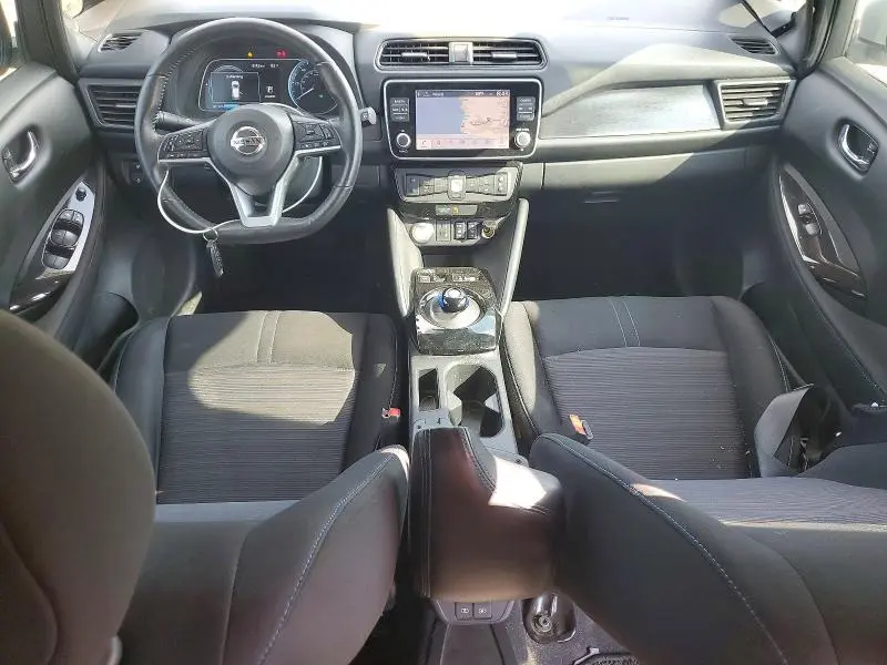 2021 NISSAN LEAF SV  