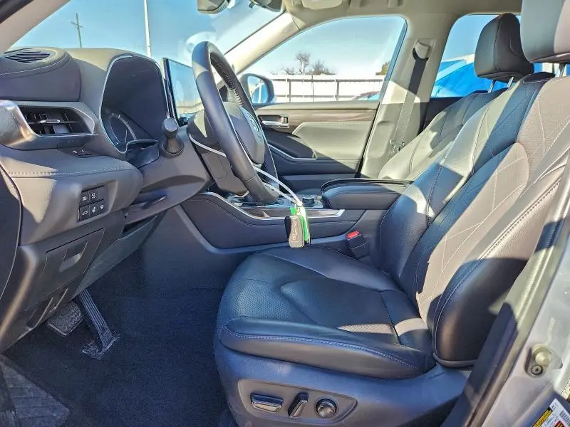 2022 TOYOTA HIGHLANDER PLATINUM  