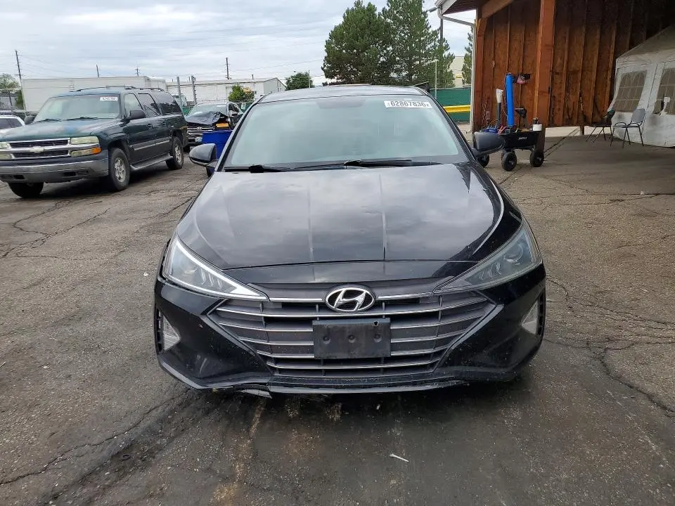 2019 HYUNDAI ELANTRA SE  