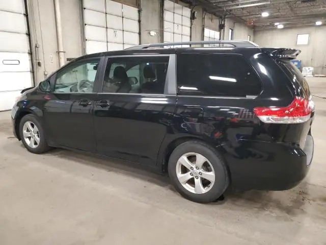 2013 TOYOTA SIENNA LE  