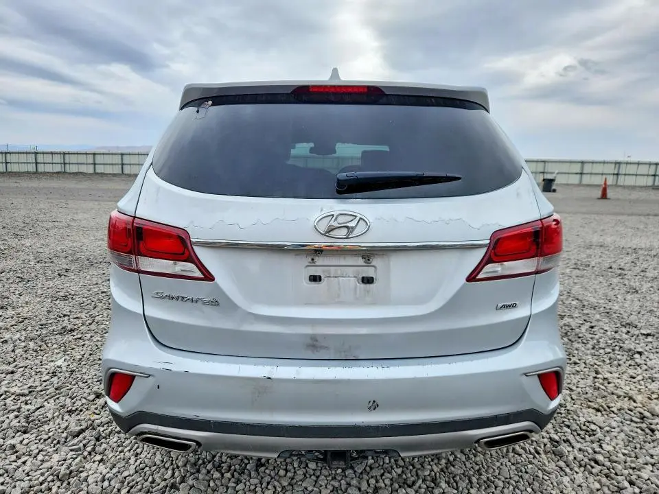 2017 HYUNDAI SANTA FE SE  