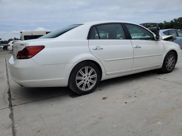 2010 TOYOTA AVALON XL  