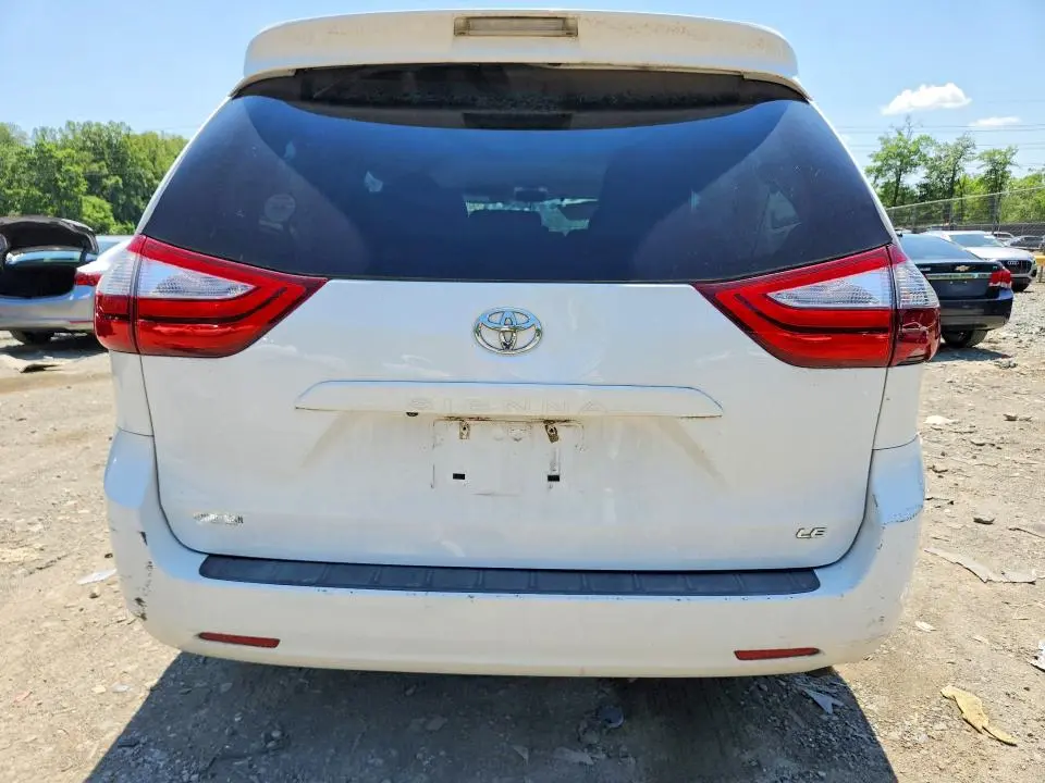 2017 TOYOTA SIENNA LE  