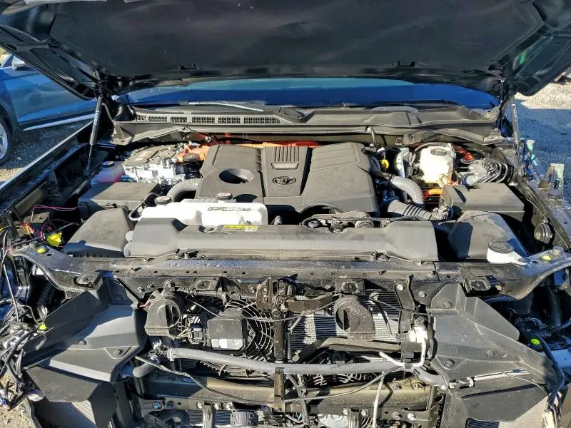 2025 TOYOTA TUNDRA CREWMAX LIMITED  