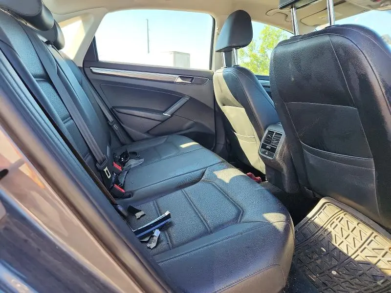 2018 VOLKSWAGEN PASSAT SE  