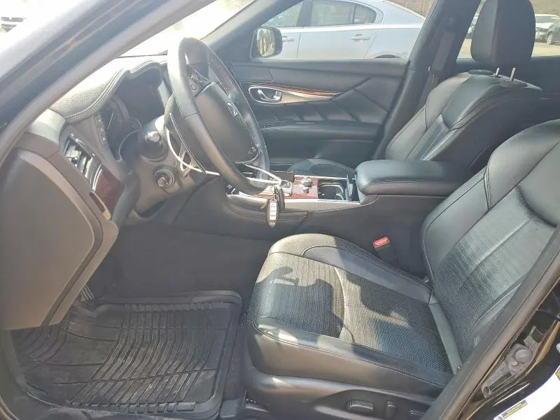 2019 INFINITI Q70 3.7 LUXE  