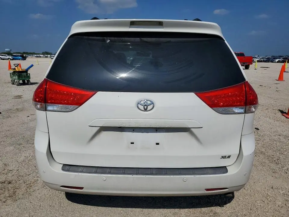 2012 TOYOTA SIENNA XLE 8-PASSENGER  