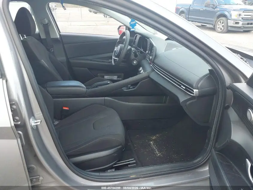 2023 HYUNDAI ELANTRA SE