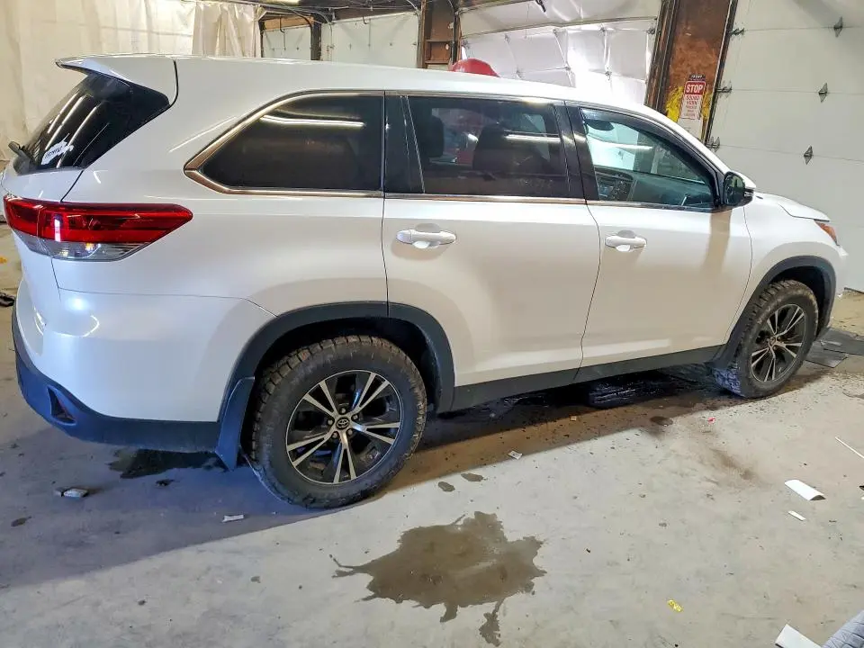 2019 TOYOTA HIGHLANDER LE  