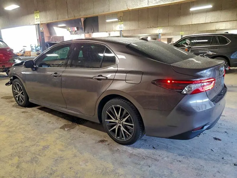 2022 TOYOTA CAMRY XLE  