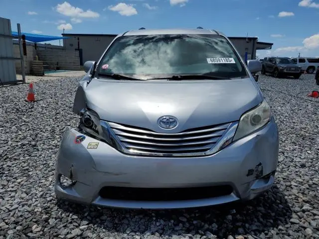 2017 TOYOTA SIENNA LE  